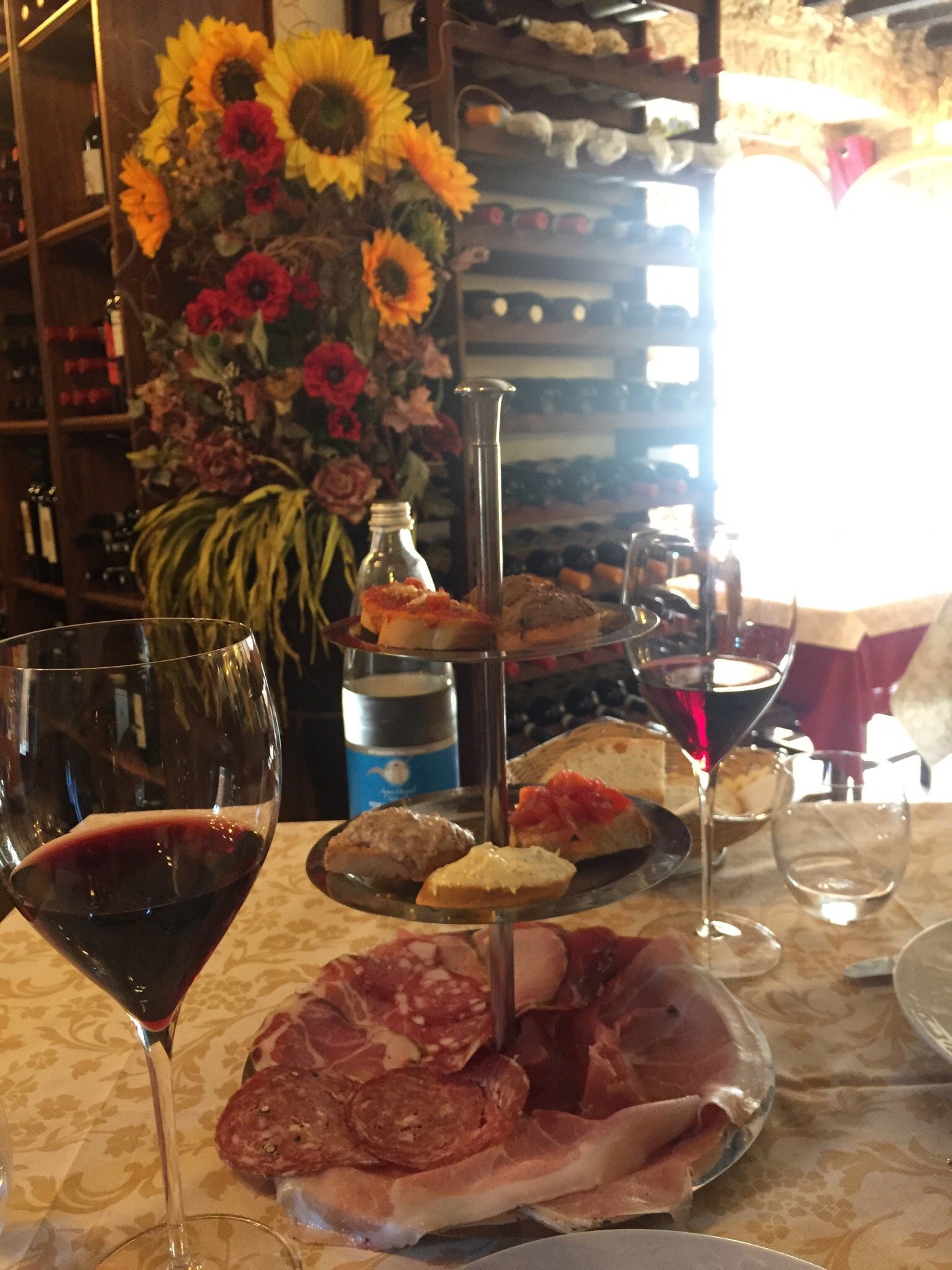 Alzata di salumi del territorio
