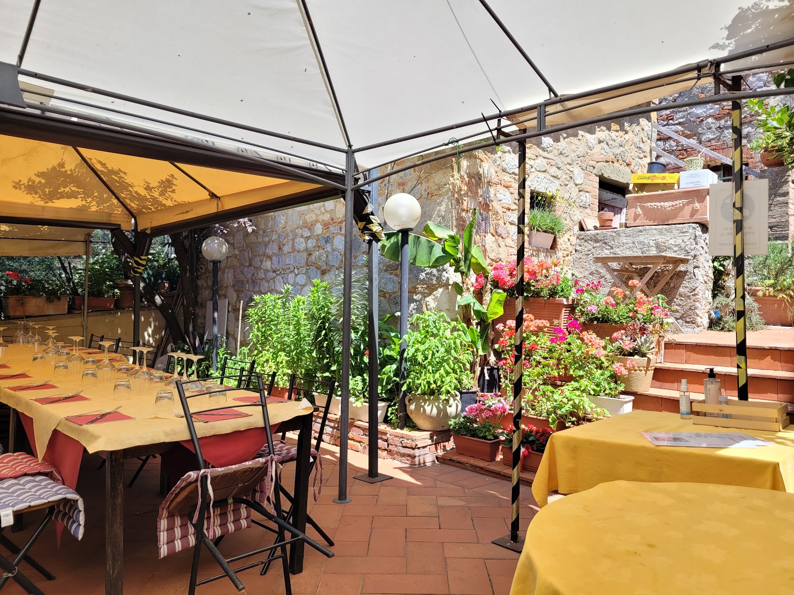 Il giardino sotto il pergolato